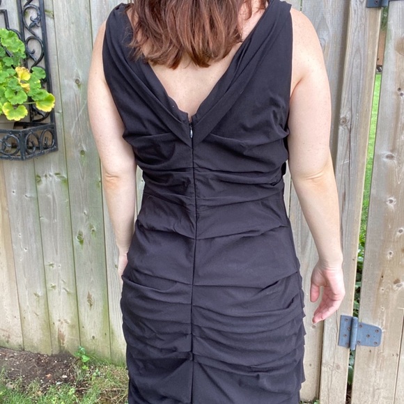 Le Chateau black formal dress - Picture 2 of 8